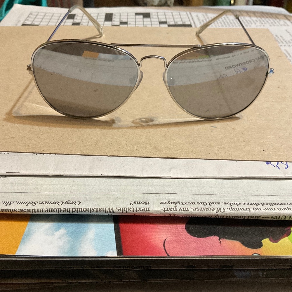 Aviator sunglasses silver frames